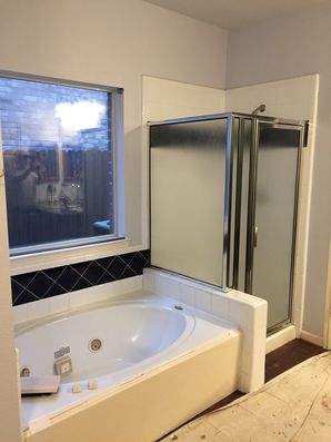 Before & After Bathroom Remodel in Houston, TX (2)